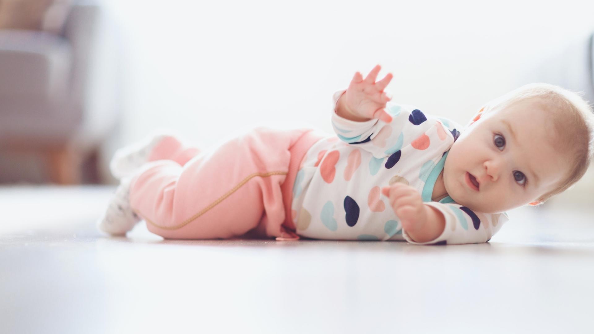 When Do Babies Roll Over? 6 Subtle Signs To Look Out For!
