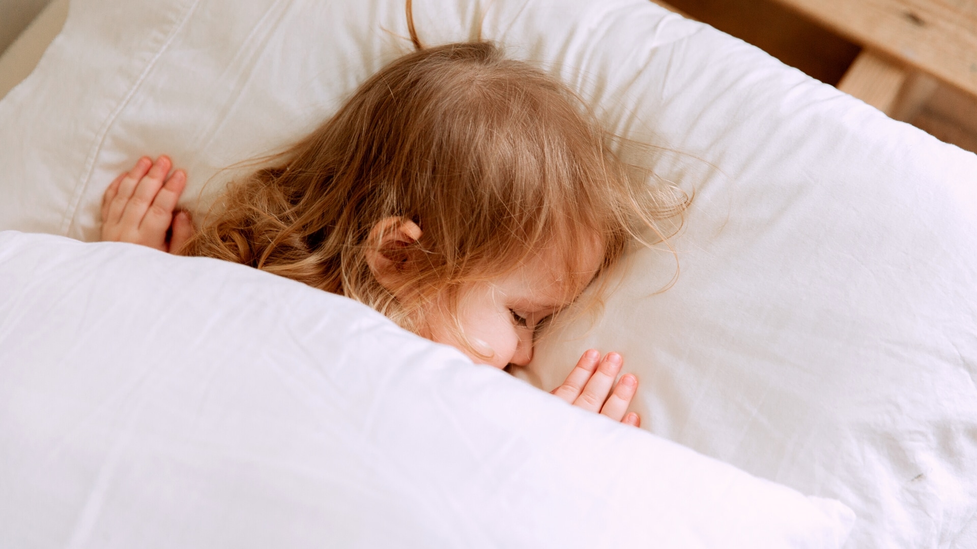 Best Portable Toddler Bed Guide For Travelling In 2023