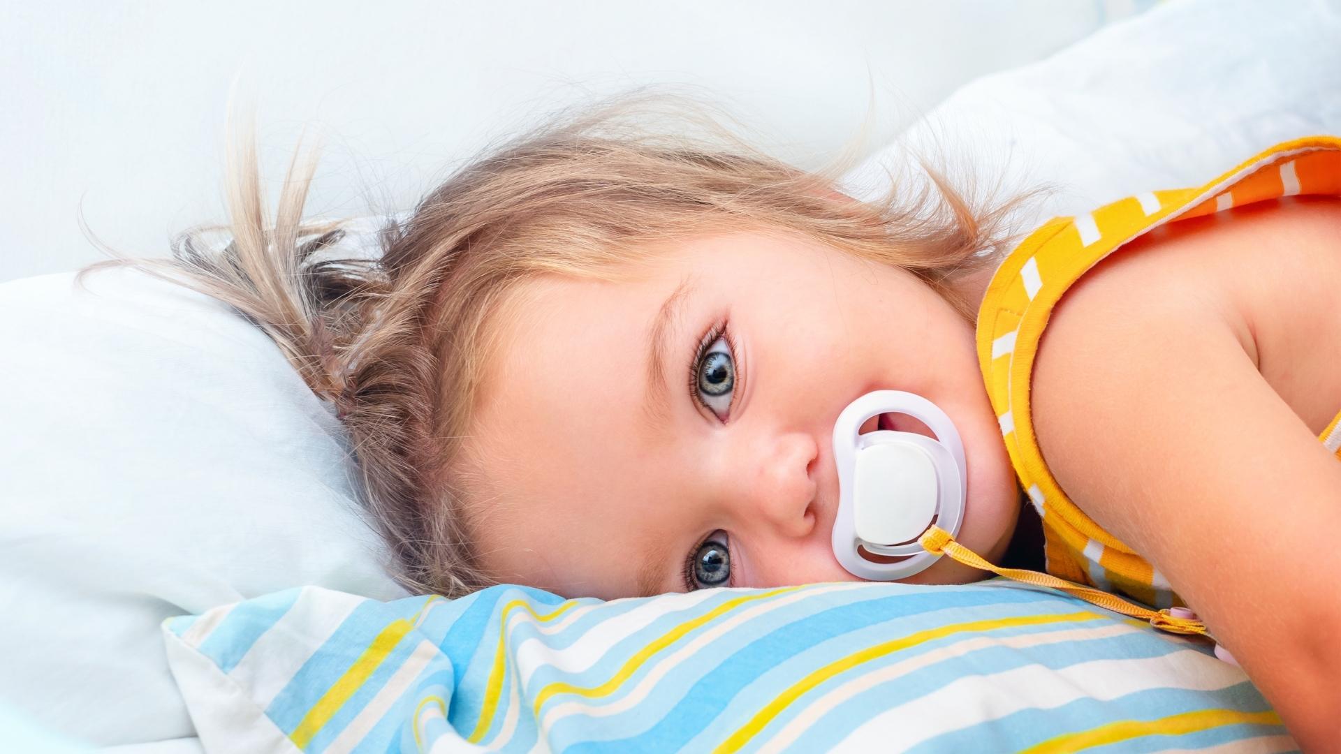 Sleep Training With A Pacifier: 2 Expert Approved Techniques